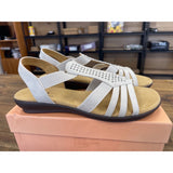 VJH WOMEN'S FLAT SANDALS WITH RHINESTONES (SIZE 9.5) White