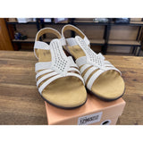 VJH WOMEN'S FLAT SANDALS WITH RHINESTONES (SIZE 9.5) White