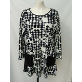 Red Coral Women's S black/white knit loose fitting dress with pockets